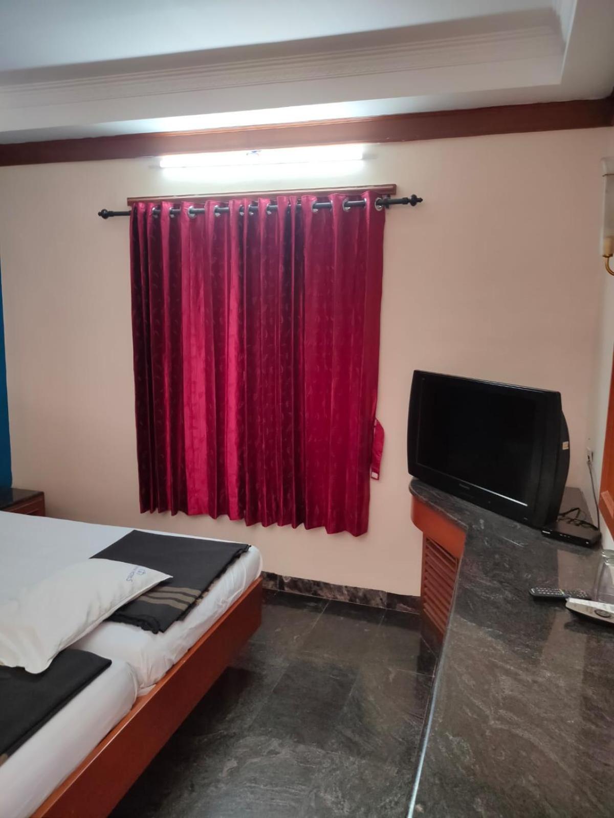 Anjana Hotels Theni Eksteriør bilde